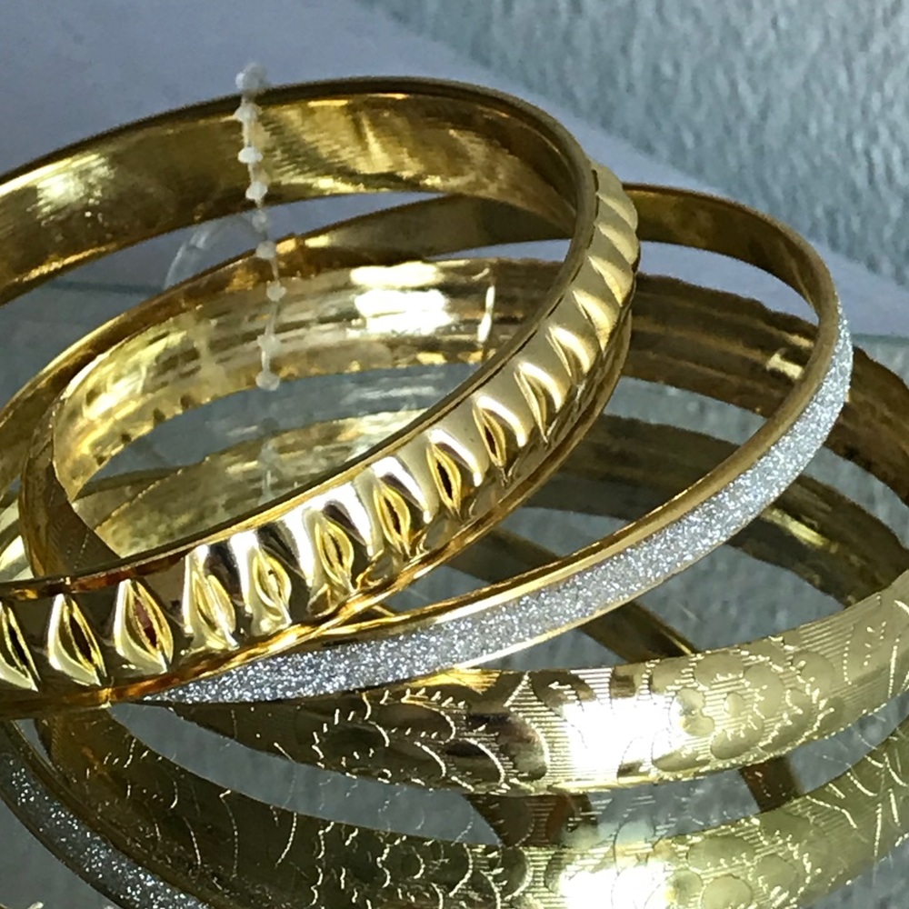 🆕Set of 3 Gold Tone Metal Bangles - Picture 2 of 3